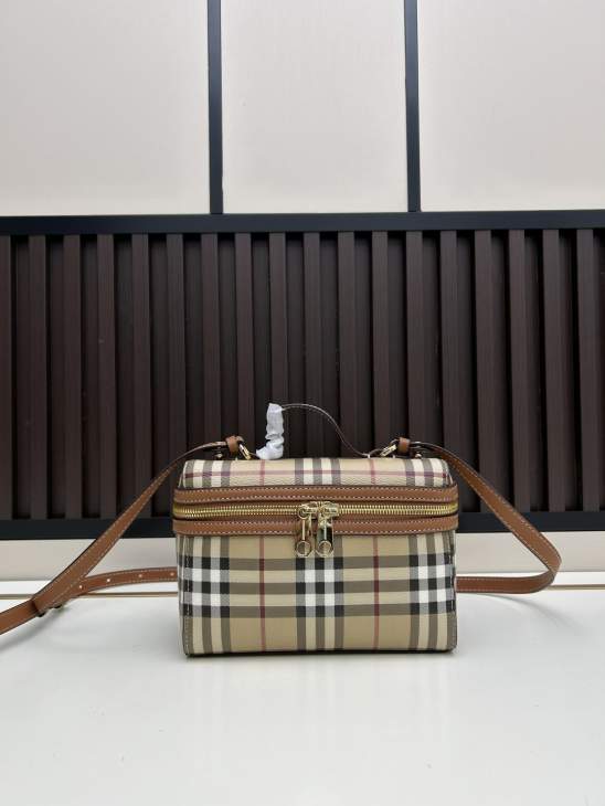 Picture of Burberry Handbags _SKUfw220372818fw